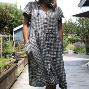 June Isle Clothier Linen dress. Small.